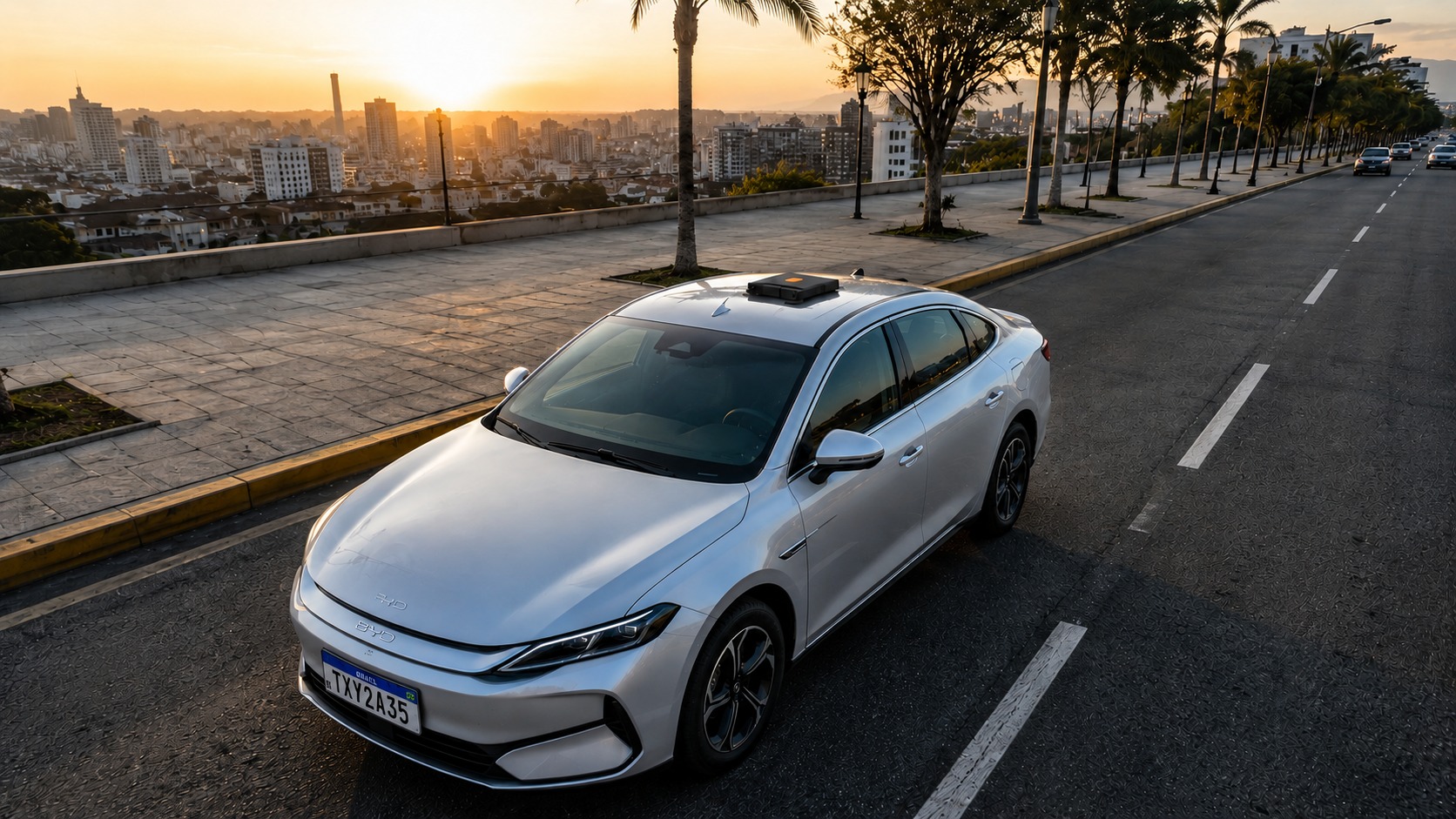 BYD elétrico com antena Starlink na cidade